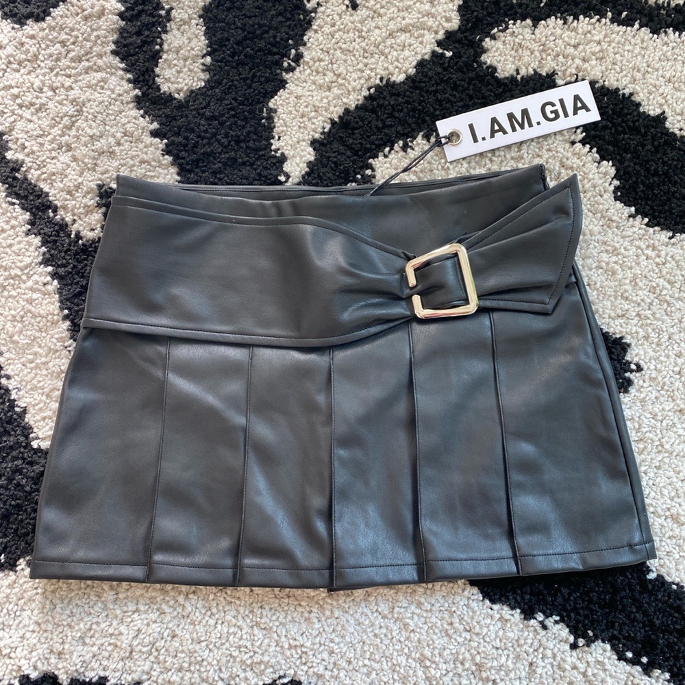I AM GIA desmina skirt 🖤